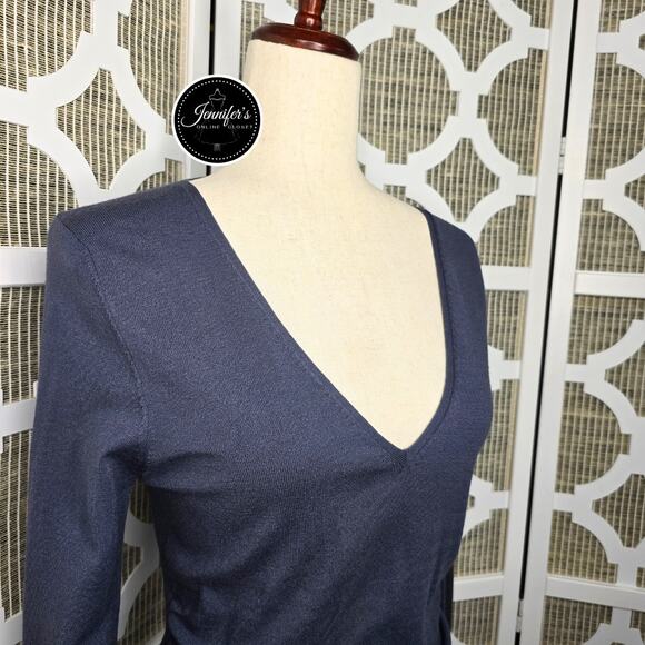 The Limited NWT Blue/Gray V-Neck Ruched Sides Long Sleeve Sweater Size Medium - Picture 3 of 13